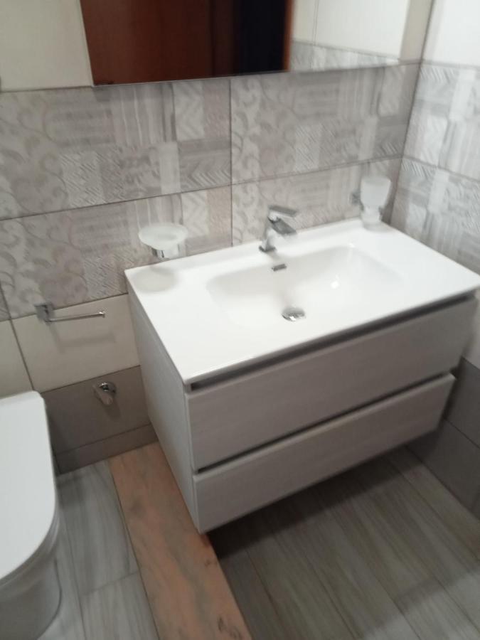 Domus Iris Apartment เรอัลมอนเต ภายนอก รูปภาพ
